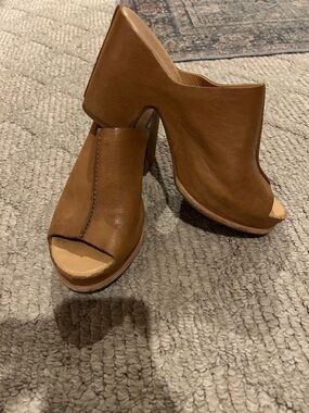 Kork-Ease Women’s Tan Leather Open-Toe Mules